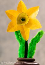 Egg Carton Daffodil Craft | DIY Photo frame