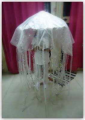DIY jellyfish costume - Umbrella & lots of bubble wrap