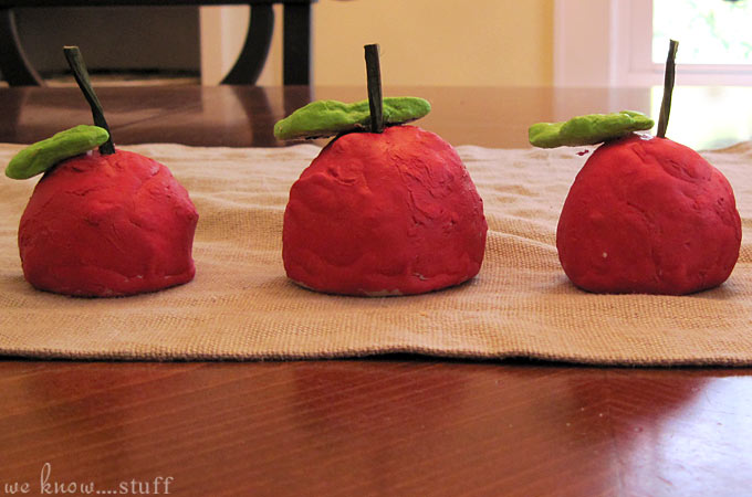apple playdough -Top 10 Easy Apple Crafts For Kids via ArtsyCraftsyMom - Games, prints, playdoh, paper plates -everything to get your kids excited about Fall with fun and easy apple crafts!