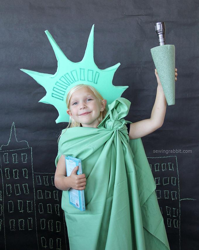 DIY statue of liberty Halloween costume for kids - Try these 21+ Last minute Halloween costume ideas that are both creative and easy and you can pull off in less than one hour. Minions, bandits, dolls and more