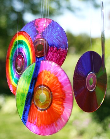 15 Awesomely Clever Crafts Made With Recycled Cds