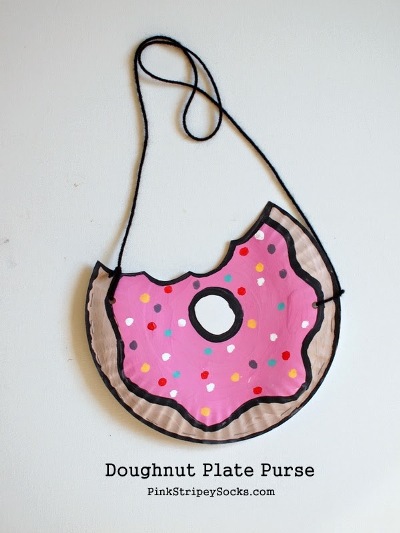 Doughnuts are delicious, but you can also make crafts based on them! Here are 10 fun donut crafts, just in time for National Donut Day.