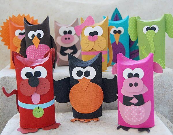 Save up all those empty toilet paper rolls, because we've got a list of 25+ super cute paper roll crafts for you and your kids to make and play with!