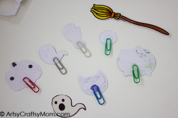 Quick Non Candy Halloween Mini Bookmark treats are super fun for kids and perfect for kids with allergies. With Free Printable. 