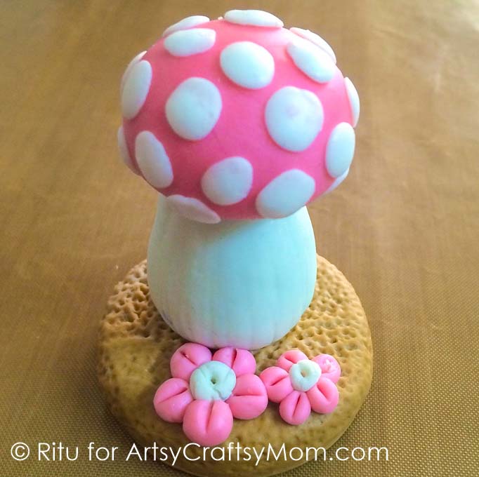 Let this DIY Clay Mushroom Photo Holder give your precious photo or quote a place of pride on your desk! Perfect as a gift for kids, teenagers and adults!