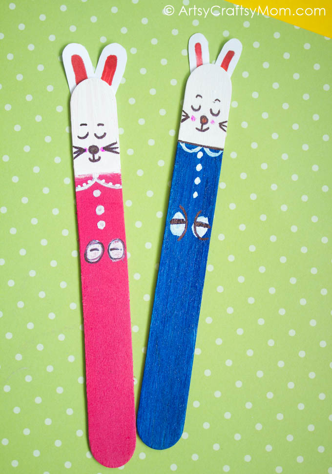 Thinking of a noncandy treat for Easter basket? Or just need a fun crafty activity to do with the kids? These Craft Stick Easter Bunny Bookmarks are perfect