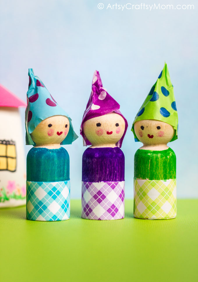 Encourage imaginative play with your kids by making these cute DIY Wooden Peg Doll Waldorf Gnomes! Play with your friends, hand them out as gifts or simply put them on your shelf!