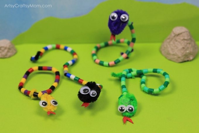 Forget about creepy snakes, and make this DIY Pipe Cleaner and Bead Snake Craft instead! Use them as bookmarks, bag charms, key chains and much more!