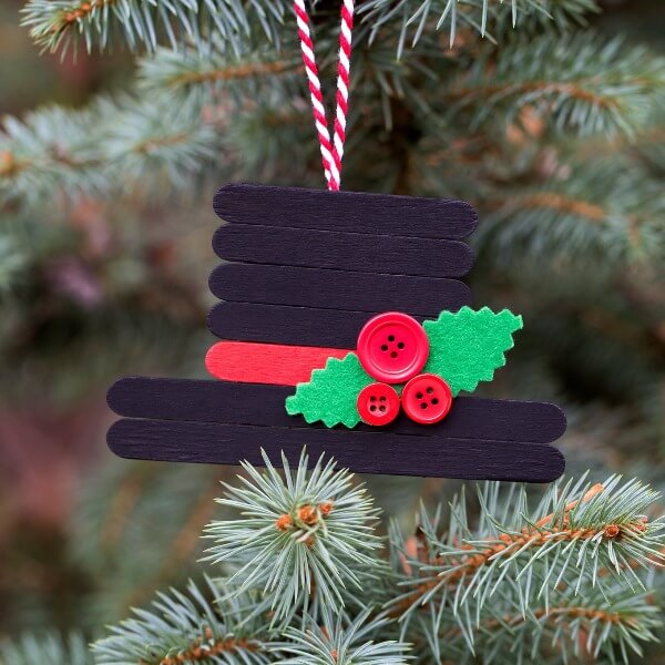 Grab your craft sticks and get crafting with these 25 Easy Popsicle Stick Crafts for Christmas! Easy to use, lots of fun and frugal as well!
