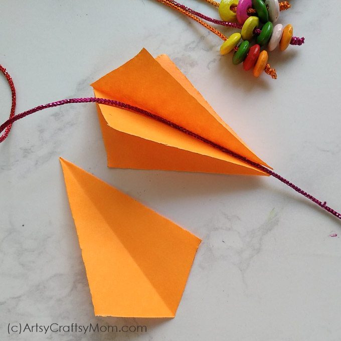 Easy step by step instructions on how to make this Sankranti Craft for Kids- DIY Paper Kite Mobile. Easy kite crafts for kids, perfect for Sankranti and Kite Day. #Kitecraft #sankranti #Nurserydecor #paperkite #kidscraft #artsycraftsymom