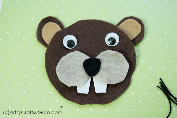 Make an adorable B for Beaver Craft with Printable Template suitable for forest animals, mammals, letter B theme, Canada Day theme or just for fun.