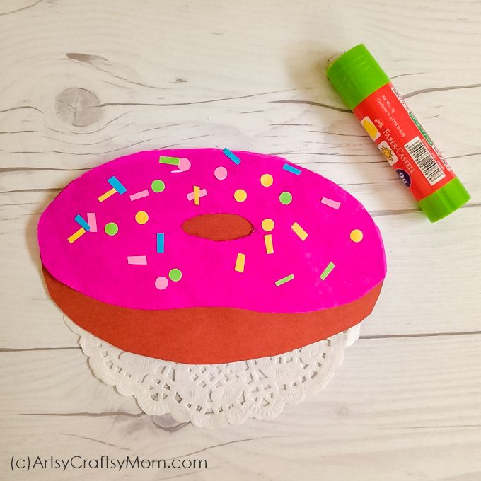 Love doughnuts? Then this doughnut paper craft is a must make! Punch out holes and add a glaze of your choice. Don't forget to add lots of sprinkles!