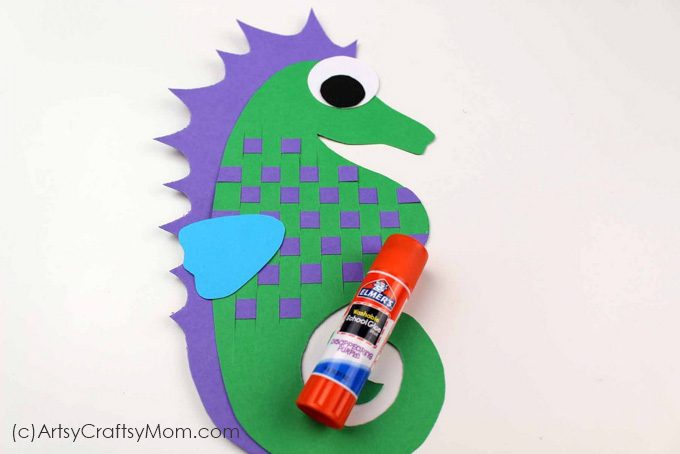Learn about an amazing sea creature with this paper weaving seahorse craft for kids! Includes multiple techniques of cutting, printing and weaving.
