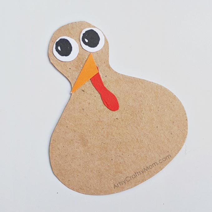 DIY Paper Quilled Turkey Craft for Kids is one of the cutest Thanksgiving craft projects I've seen in a long time. Perfect as an Autumn / Fall Card.