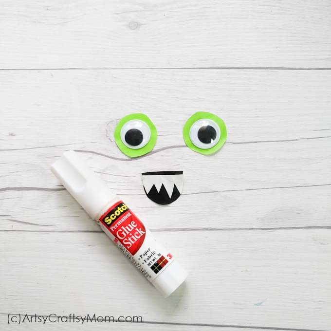 Make these cute cardboard tube aliens with brightly colored paper and huge googly eyes! Perfect Halloween craft for kids, or even if you have a space fan at home!