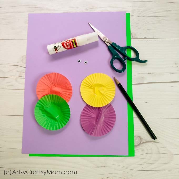Here's a cute cupcake liner dinosaur craft, perfect for preschoolers and early school goers to try! Cut out the shapes and let them do the rest!
