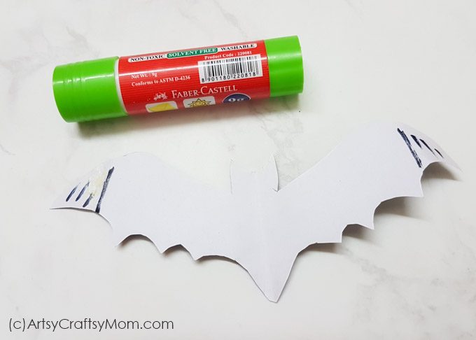 Give your friend this DIY Bat Pop Up Halloween Card and wait for some fun! As soon as the card opens, out pops the bat - and the screams!!