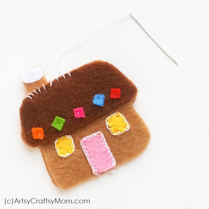 This cute felt gingerbread house ornament won't wreck your diet, but it will sweeten your Christmas celebrations!Works well as a natural room freshener too!