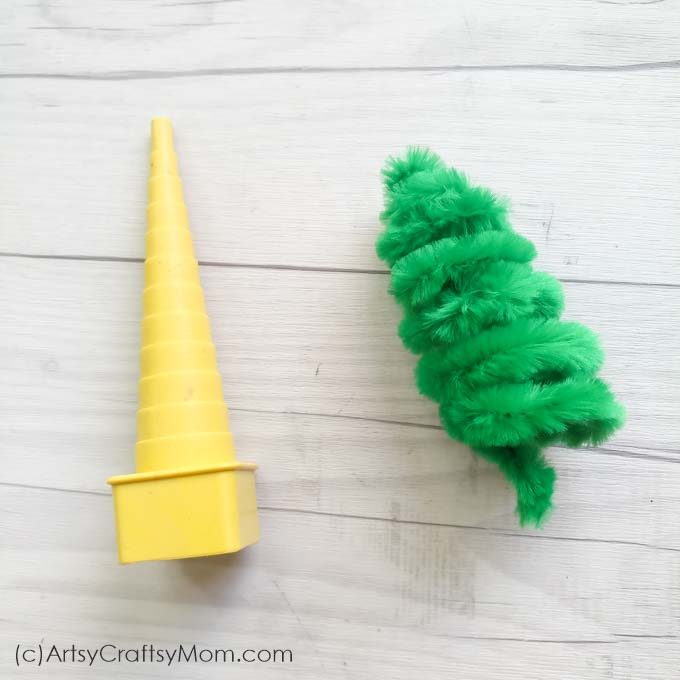 If you love miniatures, you'll enjoy making this Pipe Cleaner Christmas Tree Craft! Use them to decorate your mantle or shelf, or gift them to your friends!