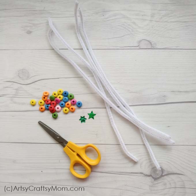 Dreaming of a white Christmas? Make it come true with our White Pipe cleaner Christmas Tree Ornament Craft! Super easy to make with just a few supplies!