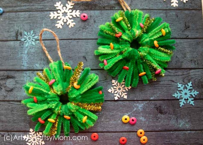 Looking for a last minute Christmas craft? This Pipe Cleaner Wreath Ornament will take all of 10 minutes to make, and the supplies are already lying around!