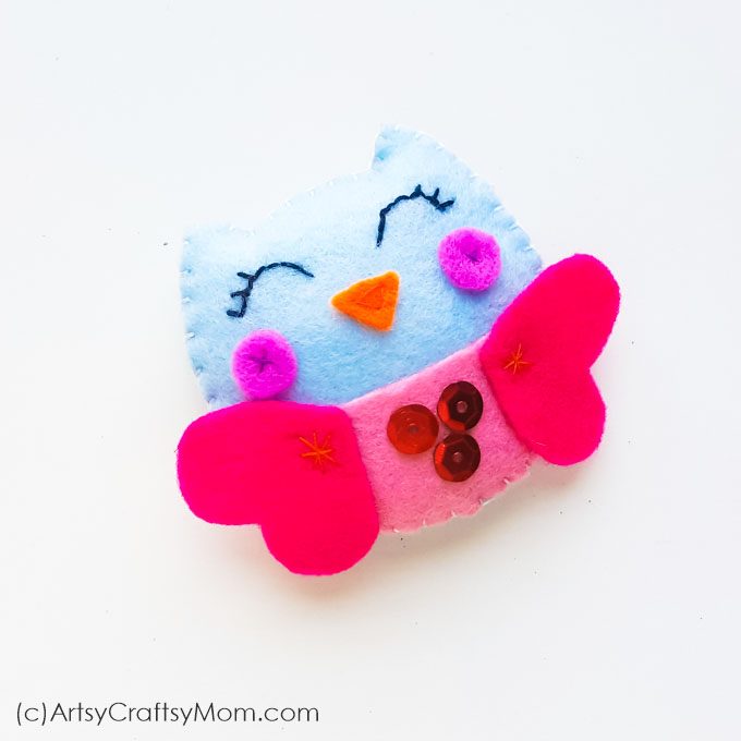 There can't be a cuter way to express your love than with this Handmade Felt Valentine Owl!! Soft and colorful, this is the perfect Valentine's Day gift!