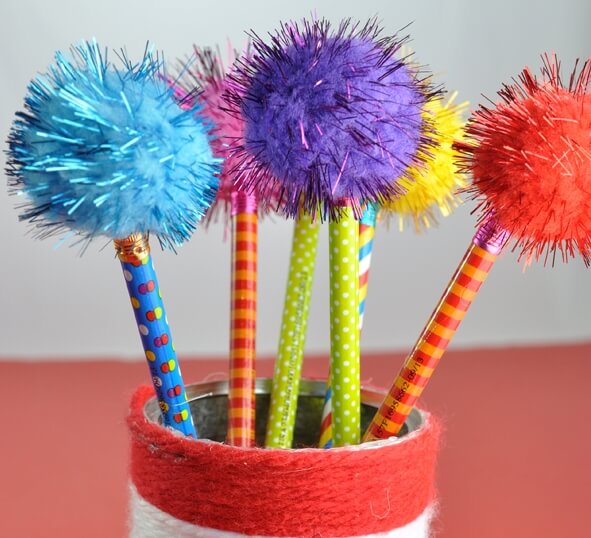 On Dr Seuss Day, let's celebrate the father of wit & wisdom with these simple Seuss Crafts for kids! As he says, "These things are fun and fun is good!" 