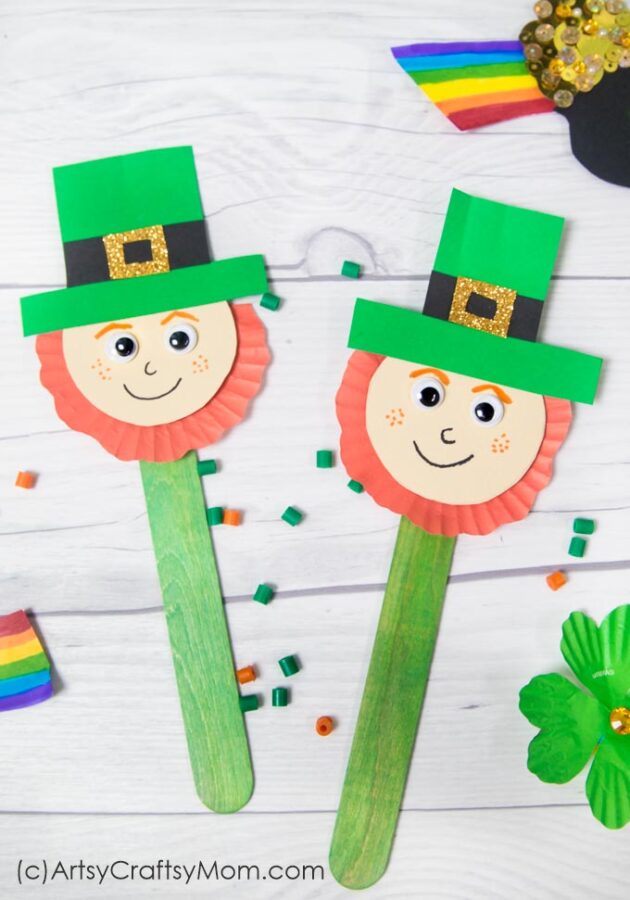 Kids will love this cute Leprechaun Popsicle Stick Craft that's perfect for St Patrick's Day! Use as bookmarks or place in your pen holder as quirky decor!