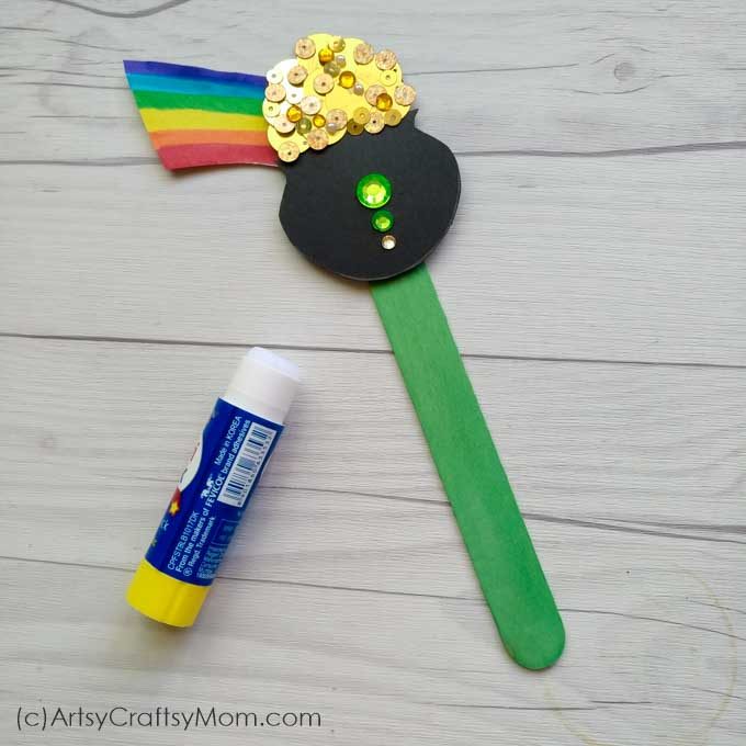 End your search for that elusive treasure at the end of the rainbow - with this Pot of Gold Popsicle Stick Craft that's perfect for St Patrick's Day!