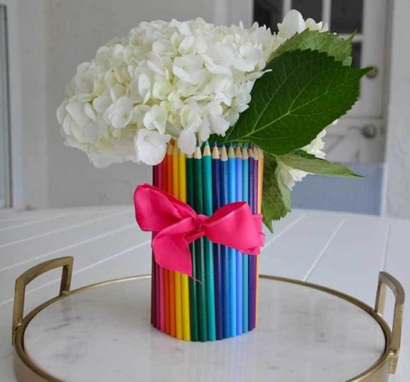 Got old stationery? Repurpose them into these Cute Crafts to Make with Stationery Supplies! Perfect as back to school gifts for friends or for teachers.