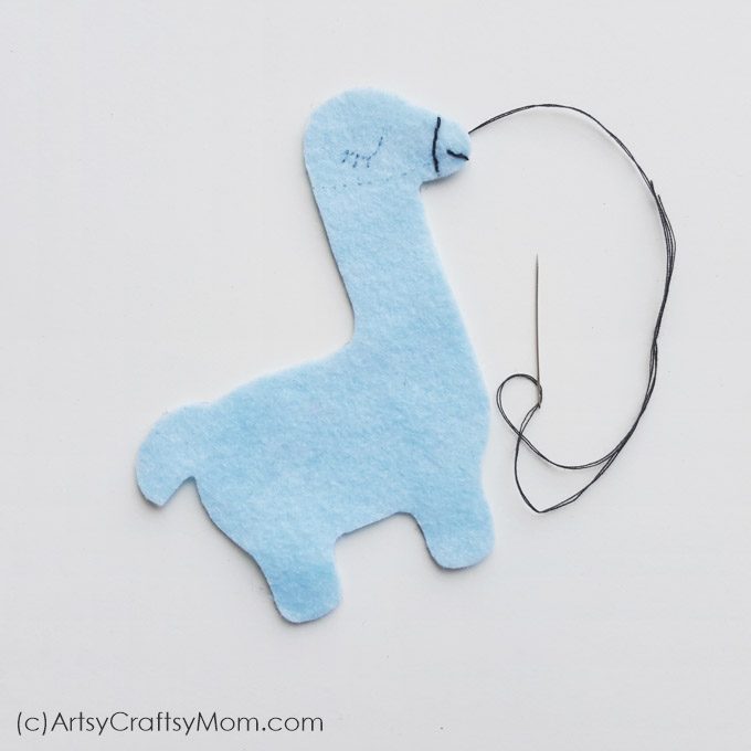 Love llamas? Then this Felt Llama Craft is perfect for you! Turn it into a keychain, bag charm, a plushie or anything at all - this is a no drama llama!
