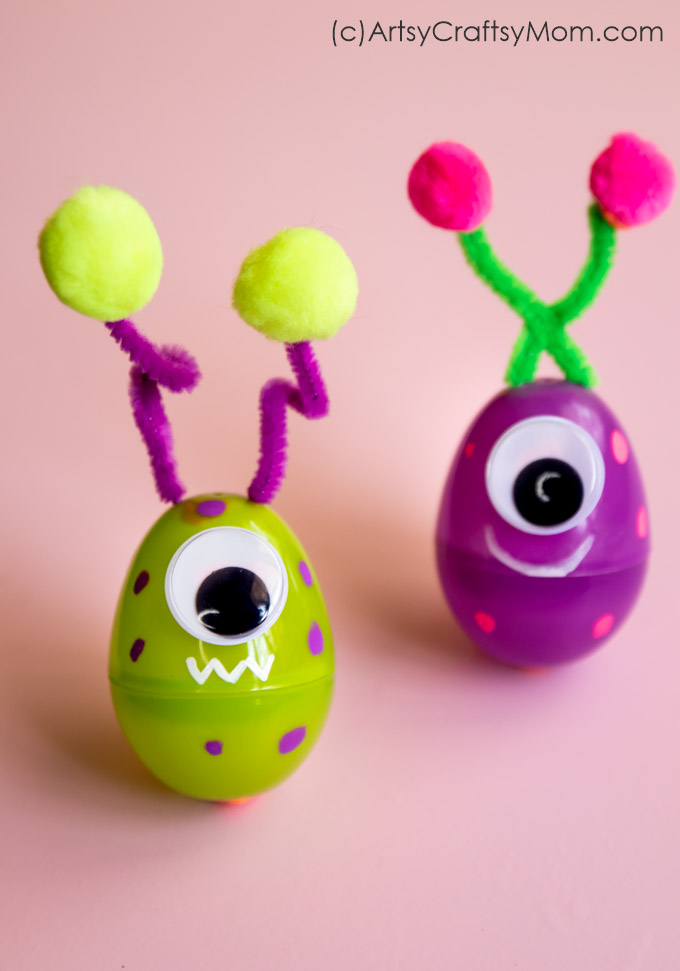 Got plastic eggs leftover from Easter? Turn them into cute aliens with our Plastic Egg Alien Craft! Add googly eyes, pom poms, a pipe cleaner & you're done!