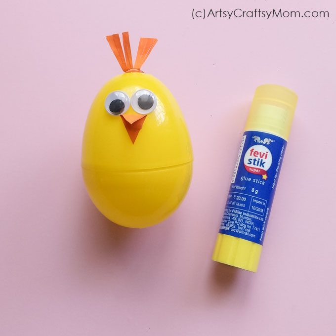 Put empty plastic eggs to use by making cute crafts like this Plastic Egg Bird Craft for Kids! Perfect for spring, Easter or lessons about animal babies.