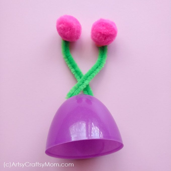 Got plastic eggs leftover from Easter? Turn them into cute aliens with our Plastic Egg Alien Craft! Add googly eyes, pom poms, a pipe cleaner & you're done!