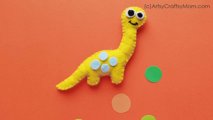 This DIY Felt Dinosaur Plushie is the perfect project for a little dinosaur fan! Turn it into a cute pencil topper or a bag charm for your school bag!