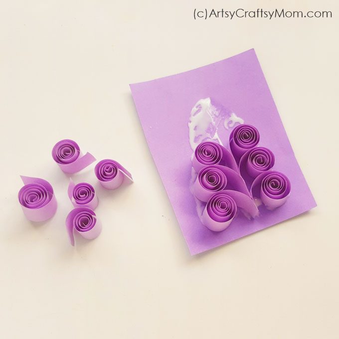 How pretty is this Rolled Paper Hyacinth Spring Flower Craft? Make these to decorate handmade cards, gifts or spring-theme wall decor!