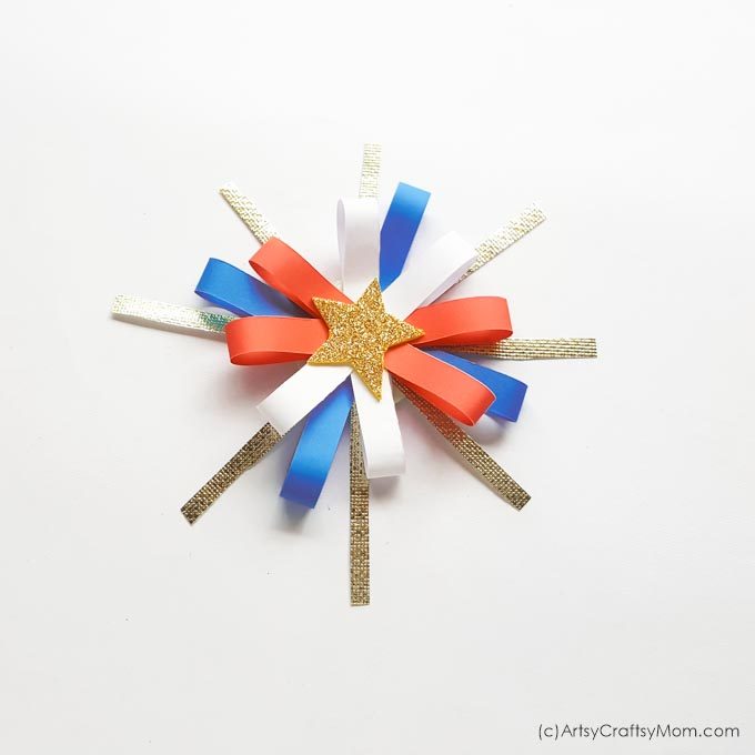 This 4th of July, have fun without the fire - with this 4th of July Fireworks Craft for Kids! Easy to make with craft paper and glitter paper.