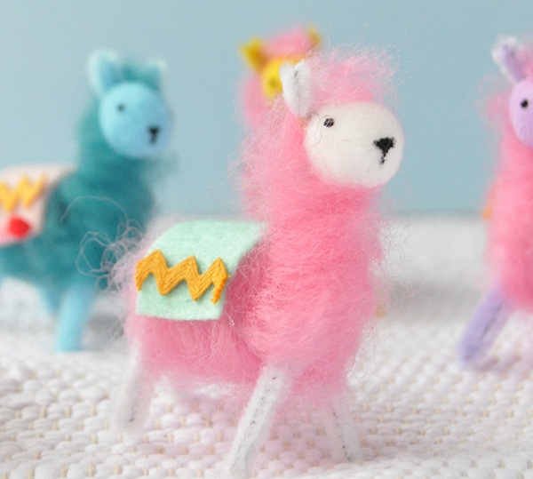 Llamas are all the rage now and no wonder; they're so cute! Get in with the trend & celebrate llamas this Alpaca Day with some Lovely Llama Crafts for Kids!