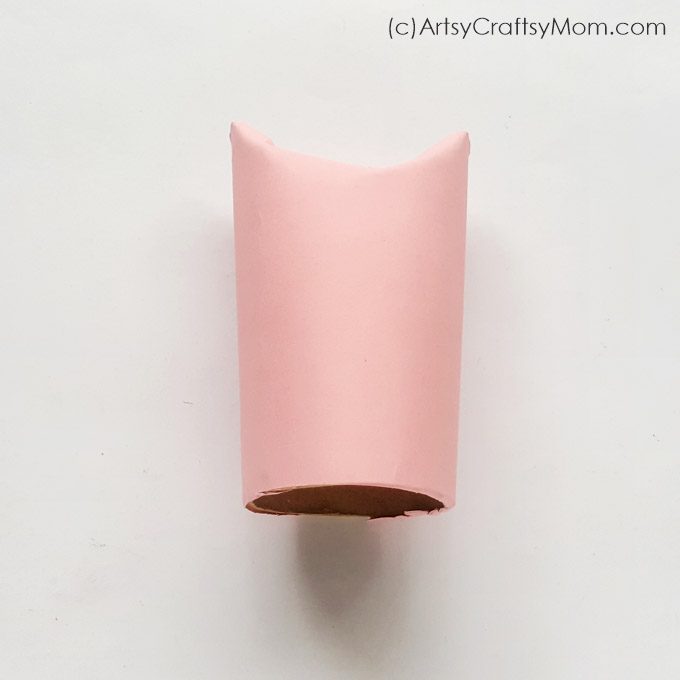 How cute is this Toilet Paper Roll Pig Craft? Super easy to make and perfect for little kids learning about farm animals, domestic animals or the letter P.