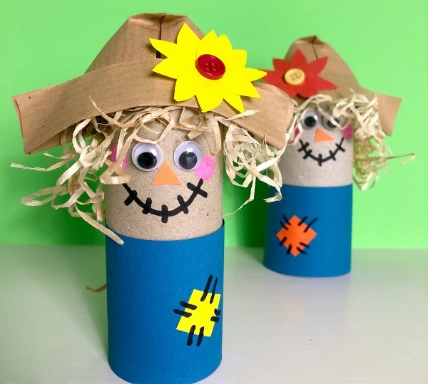 Celebrate Fall as a family, with these awesome autumn paper crafts for kids! From hedgehogs to scarecrows to leaves, everything here screams 'Fall'!