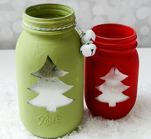 Give your holiday decor a boost with these gorgeous Christmas Mason Jar Crafts!! Whether it's vintage or contemporary, there's something for everyone!