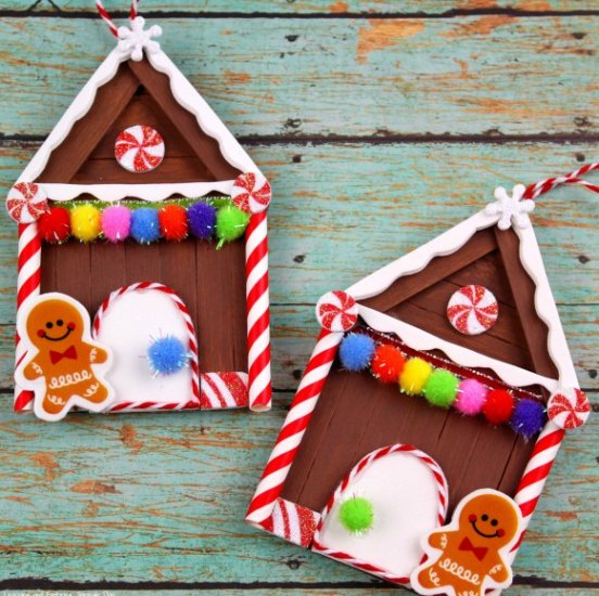 Decorate and set up your own gingerbread dwelling with these Gorgeous Gingerbread House Crafts for Kids! Lots of crafts with paper, cardboard, felt & more!