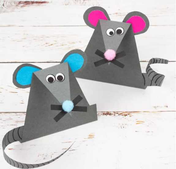 2020 is the Year of the Rat! So it's only fair that we celebrate the Chinese New Year with some awesome Rat Crafts for Kids!