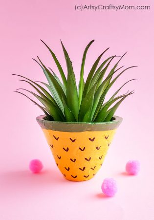 This DIY Pineapple Planter Art is just too adorable for words! Perfect to brighten up your room while and bring some life to it. Also makes a great gift!