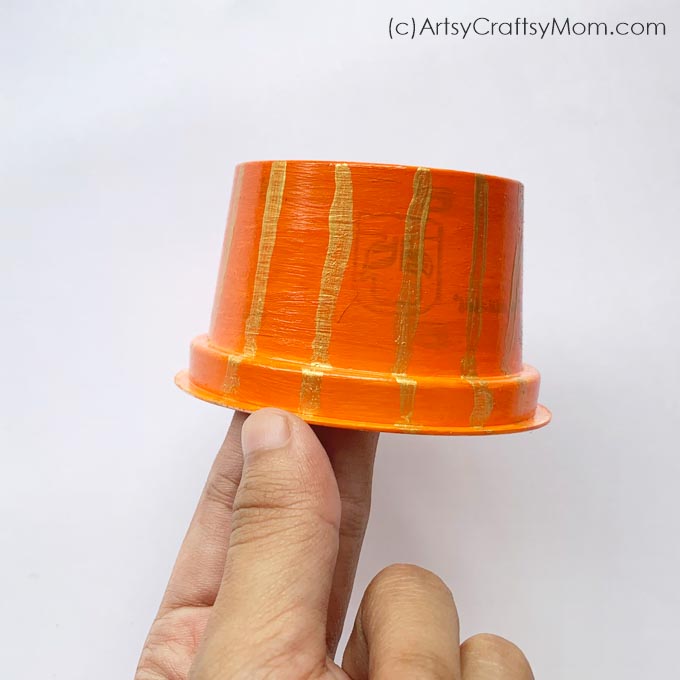 This recycled plastic cup pumpkin craft is super cute and so easy to make! All you need is a plastic cup, paint, paper and you're all set!