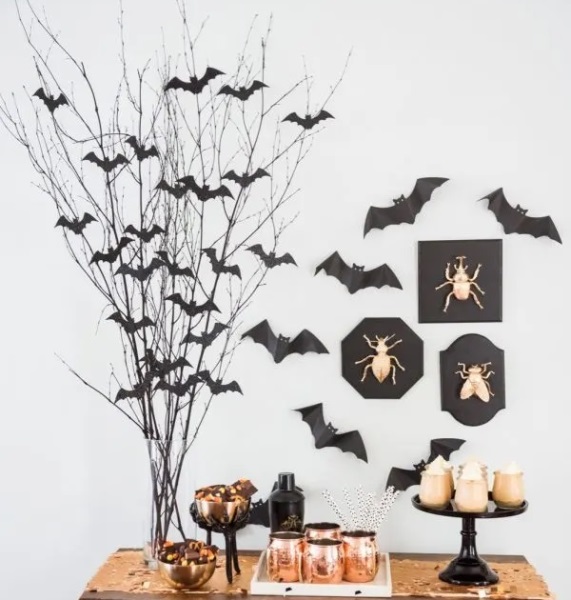Running out of time? These Last Minute DIY Halloween Decor Ideas are perfect for the season, without needing too much time or money!