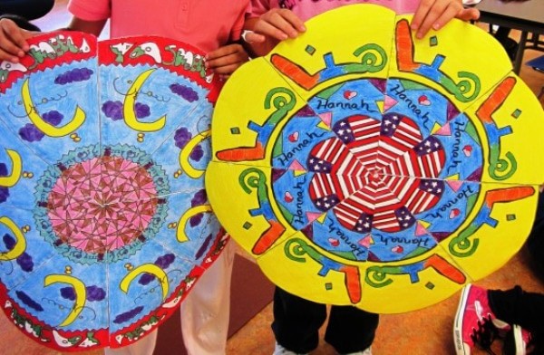 UNESCO has declared 18 November as the International Day of Islamic Art, which means it's perfect for these Islamic Art Projects for kids!