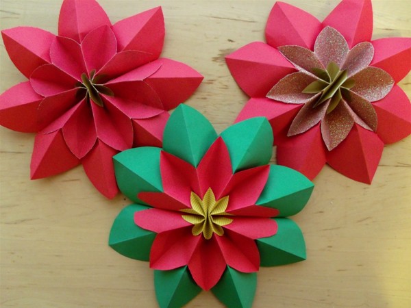 The holiday season is the perfect time to make these Pretty Poinsettia Crafts for Kids! Also since it's Poinsettia Day on 12th December!