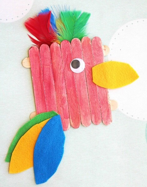 These Pretty Parrot Crafts for Kids are perfect for World Parrot Day on the 31st of May! Bright, colorful and easy to make, these are must-try for this weekend!