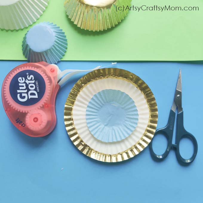 Dad deserves a medal, and this DIY Father's Day Rosette Badge is perfect for the purpose! Easy enough to make with cupcake liners, for kids of all ages.